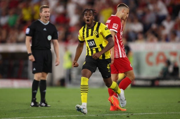 Thần đồng rực sáng, Dortmund dẫn đầu Bundesliga - Bóng Đá