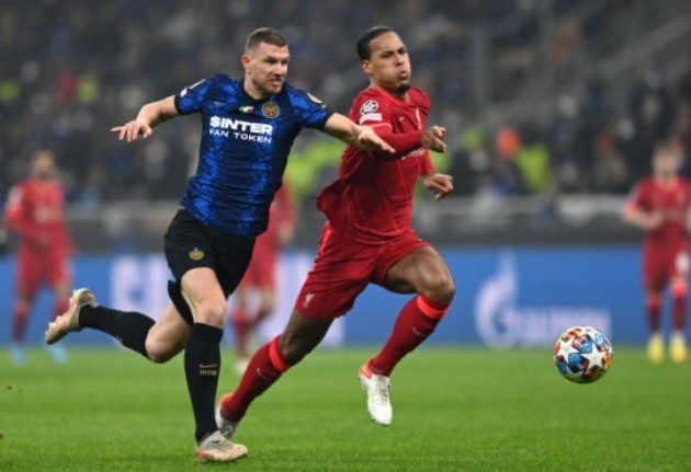 ảnh van dijk xiên dzeko - Bóng Đá