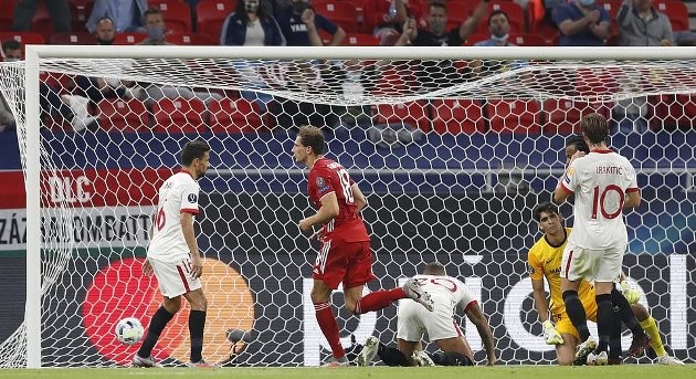 Mesut Ozil và Unai Emery đập tan tin đồn mâu thuẫn bằng hành động này - Bóng Đá