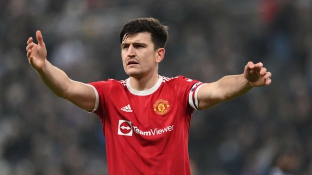 SỐC! Sao Leicester thẳng tay ném văng cờ hiệu Chelsea  - Bóng Đá