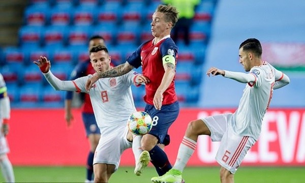 Van Dijk vs Kepa - Bóng Đá