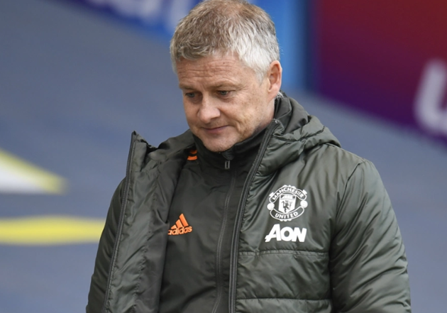 Roma fans line streets to send off team for Man Utd after pinning up ‘disrespectful’ quote from Solskjaer at training - Bóng Đá