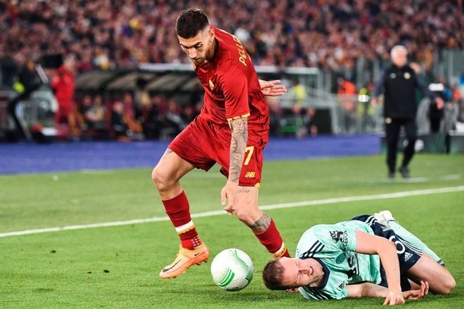 Khoảnh khắc bật khóc nức nở gây xúc động của Jose Mourinho - Bóng Đá