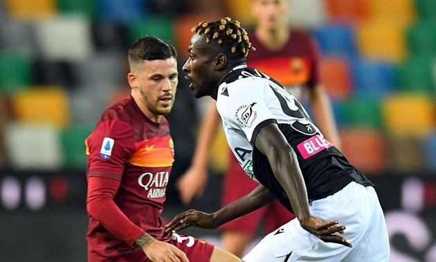 “Better than Maguire” – Some Man United fans react when Smalling leaves - Bóng Đá