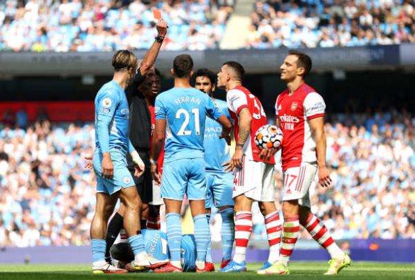 5 điều có thể bạn bỏ lỡ ở vòng 3 NHA: Những chiếc thẻ đỏ tai hại - Bóng Đá