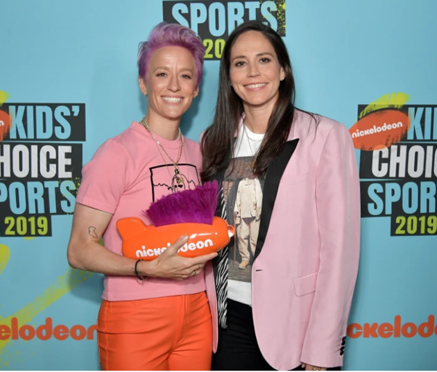 USA World Cup star Megan Rapinoe gets engaged to long-term girlfriend and basketball icon Sue Bird - Bóng Đá