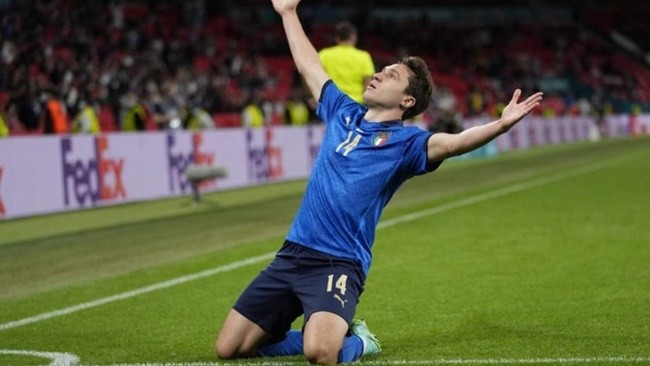 Chelsea, Liverpool and Bayern Munich are all 'set to renew their interest in £86m Juventus winger Federico Chiesa this summer' - Bóng Đá