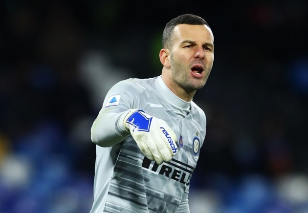 Klopp thất thần nhìn Liverpool thủng lưới liên tiếp - Bóng Đá