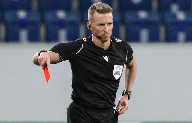 CHOÁNG! Nhận thẻ đỏ, huyền thoại Inter vẫn trực tiếp chỉ đạo các học trò - Bóng Đá