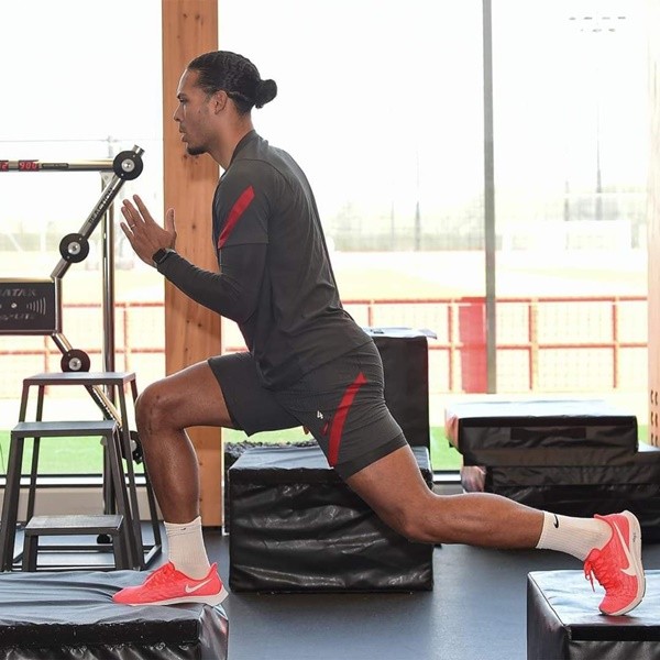 Zinchenko lại gây bão với phát ngôn về nước Nga - Bóng Đá