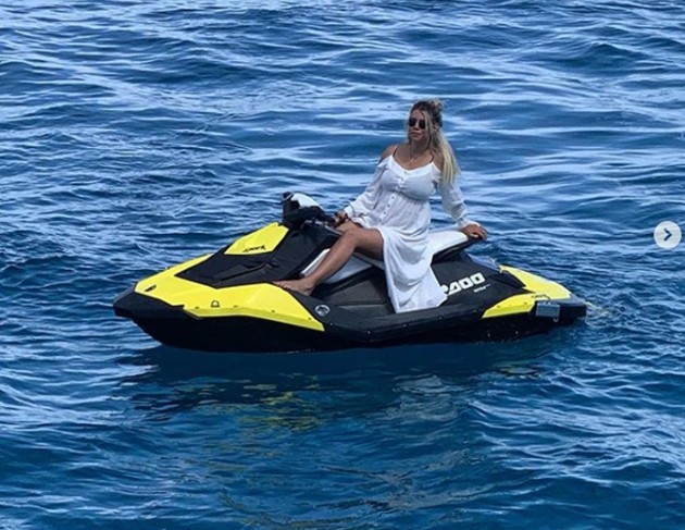 Carlos Tevez names seven Manchester United players in ultimate dream XI - Bóng Đá