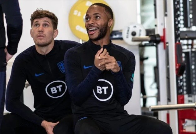 Raheem Sterling and Gareth Southgate hit out at England fans for BOOING Joe Gomez against Montenegro - Bóng Đá