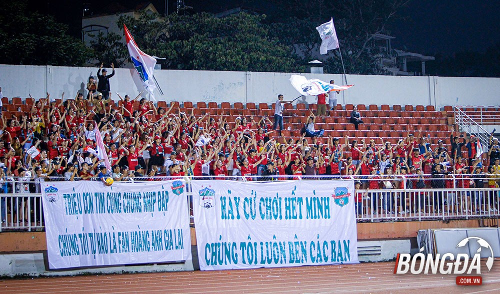 Ảnh sau trận HAGL - Bóng Đá