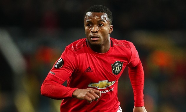 Man utd loan out Di'Shon Bernard, Ethan Laird and Arnau Puigmal stays - Bóng Đá