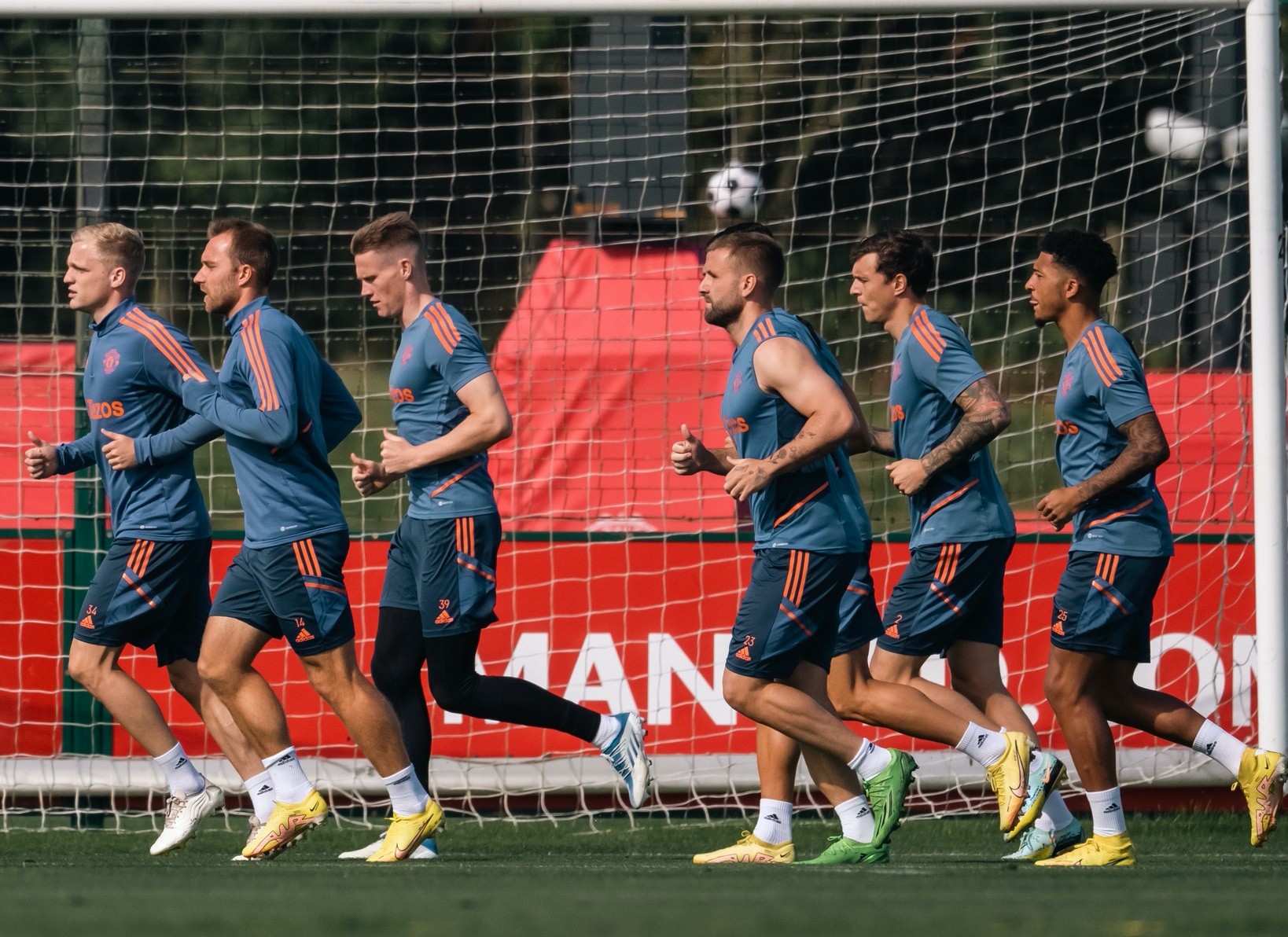 Casemiro dần bắt nhịp trên sân tập, thái độ Ronaldo khi Antony tới M.U - Bóng Đá