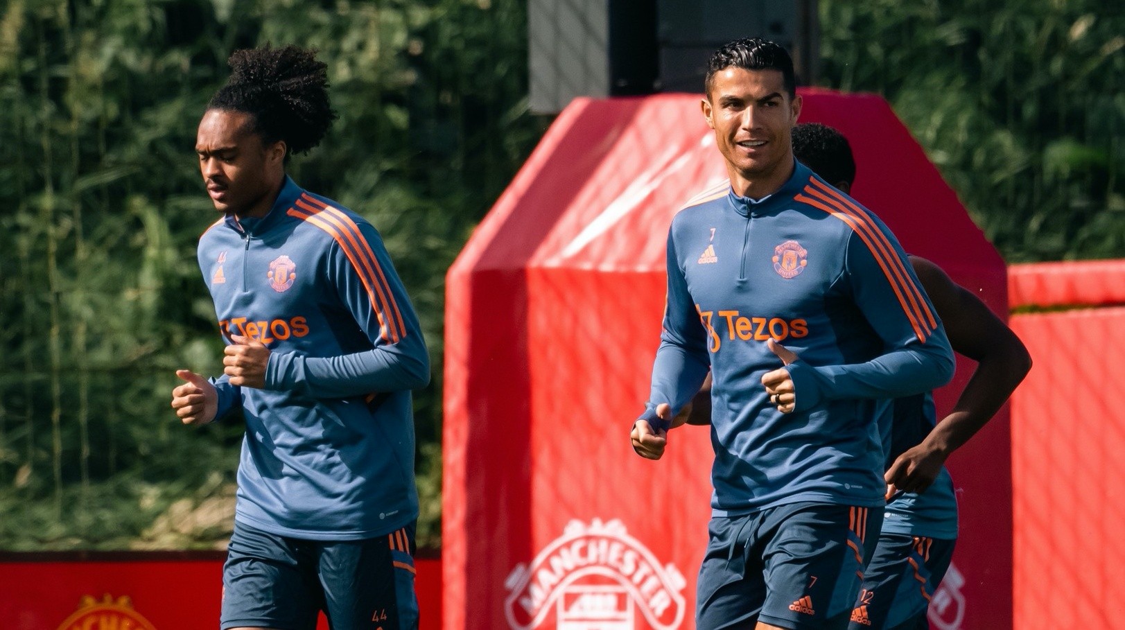 Casemiro dần bắt nhịp trên sân tập, thái độ Ronaldo khi Antony tới M.U - Bóng Đá