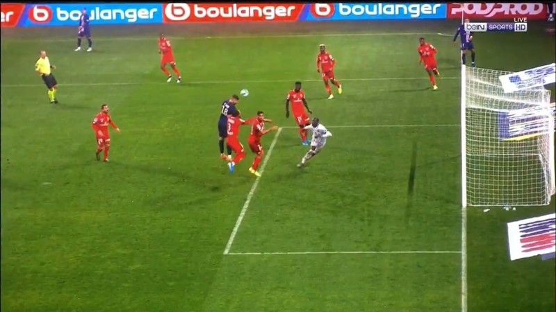 Bom tấn 70 triệu 'phá game', Mbappe chỉ biết quay lưng ngước mặt than trời - Bóng Đá