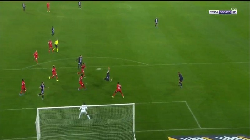 Bom tấn 70 triệu 'phá game', Mbappe chỉ biết quay lưng ngước mặt than trời - Bóng Đá