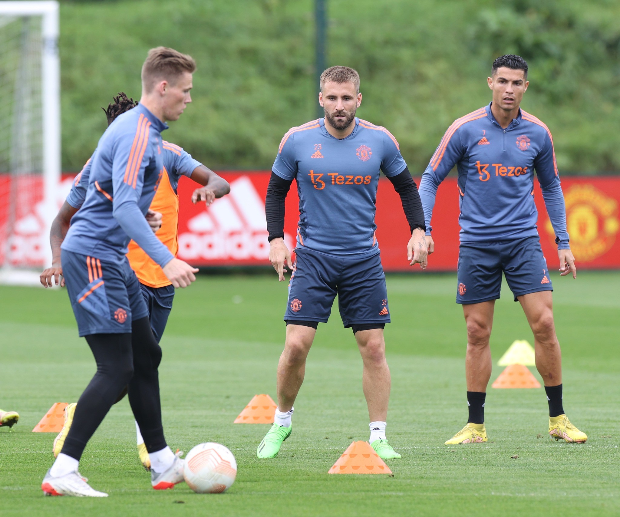 Ronaldo cực căng trên sân tập,  - Bóng Đá