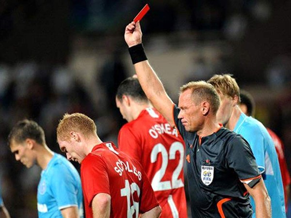 Top 10 cầu thủ nhận thẻ đỏ nhiều nhất lịch sử Man Utd: 