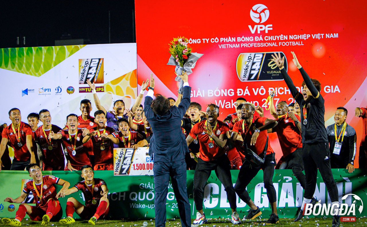 Ảnh sau trận HAGL - Bóng Đá