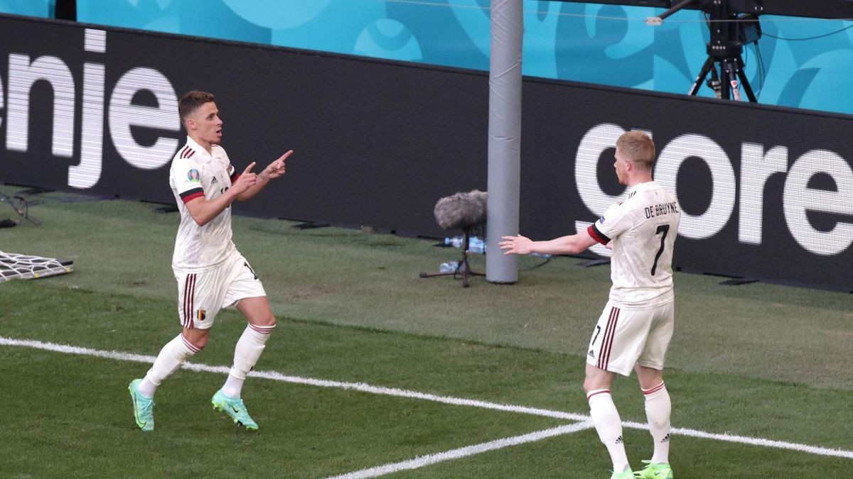 Quá xuất sắc, De Bruyne mang tới sự khác biệt trong 9 phút - Bóng Đá