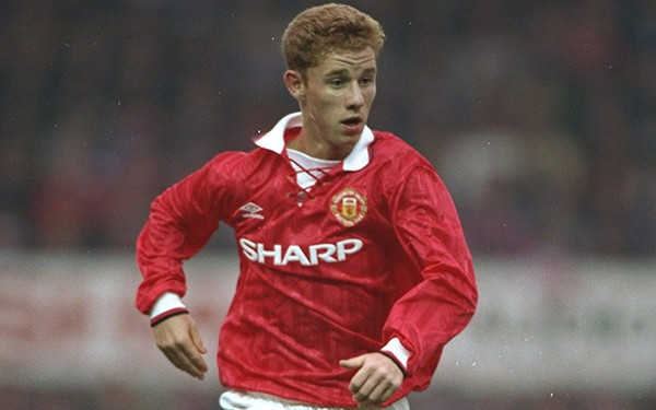 Top 10 cầu thủ nhận thẻ đỏ nhiều nhất lịch sử Man Utd: 