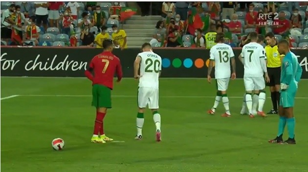 Máu quỷ trỗi dậy, Ronaldo tẩn đối thủ trước chấm 11 mét - Bóng Đá