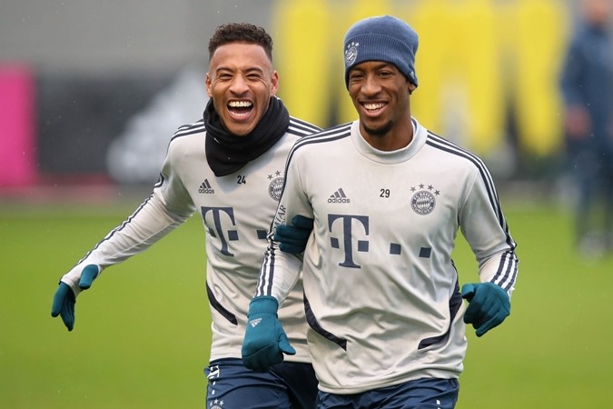 Thủ quân Neuer bay nhảy điên cuồng như 