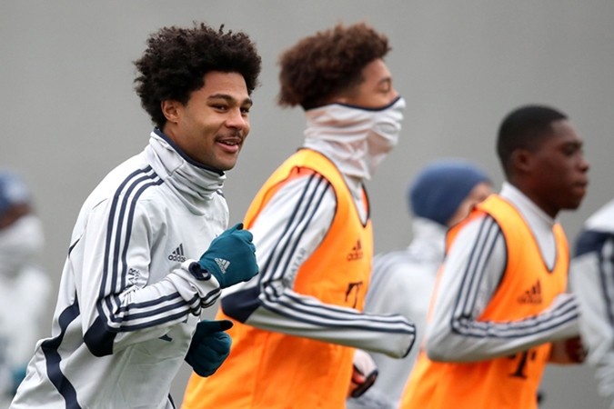 Thủ quân Neuer bay nhảy điên cuồng như 