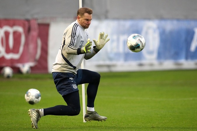 Thủ quân Neuer bay nhảy điên cuồng như 