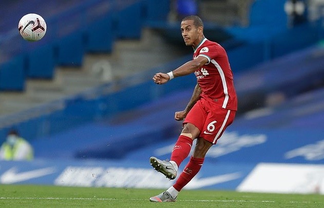 Thiago cried in my arms for five minutes after Liverpool deal was done - Rummenigge - Bóng Đá