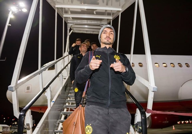 Thủ quân Neuer bay nhảy điên cuồng như 