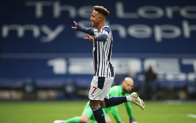 Chelsea fans claim axed Spanish goalkeeper was criticising Willy Caballero for his role in first-half horror show at West Brom - Bóng Đá