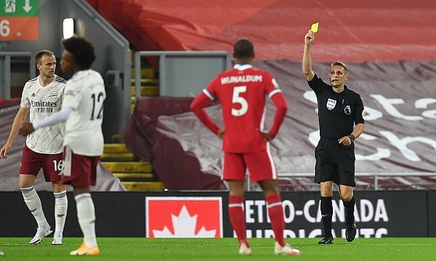 Liverpool v Arsenal: Sadio Mane ‘lucky’ to avoid straight red card early in match - Bóng Đá