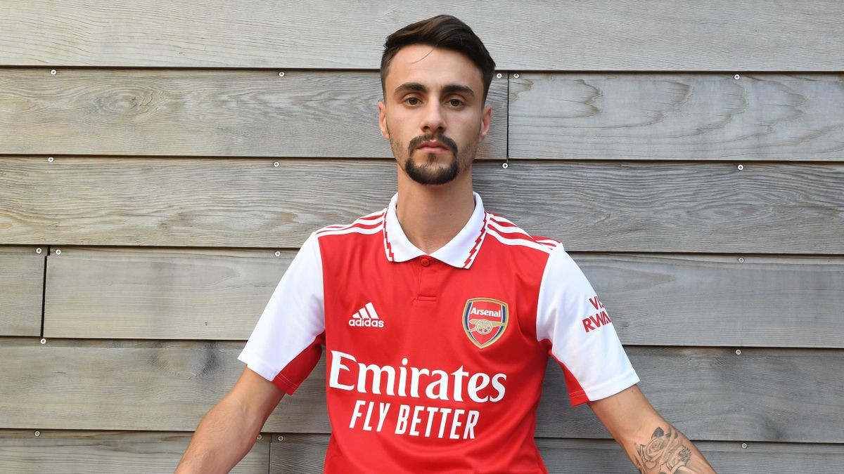 Fan Arsenal hoang mang vì tân binh mang giày bảo hộ - Bóng Đá