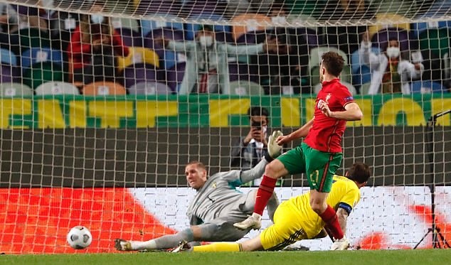 Không Ronaldo, tân binh Liverpool lập cú đúp giúp Bồ Đào Nha thắng đậm - Bóng Đá