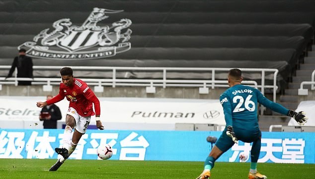 Maguire ghi bàn, Man Utd bùng nổ hủy diệt 