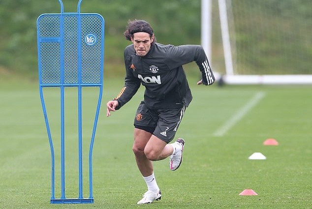 Chùm ảnh Cavani tập luyện buổi đầu ở Man Utd - Bóng Đá