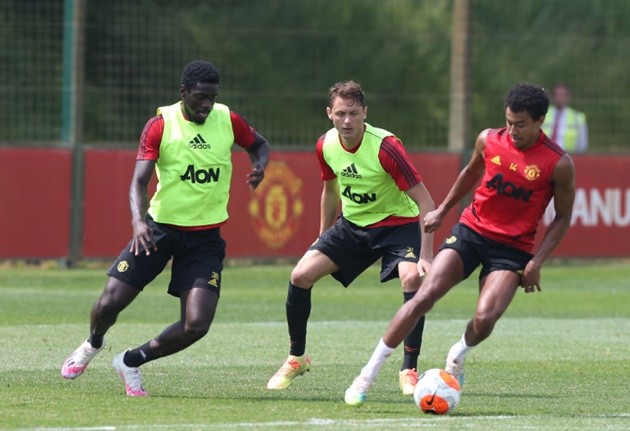 Manchester United fans react as Axel Tuanzebe returns to fitness - Bóng Đá