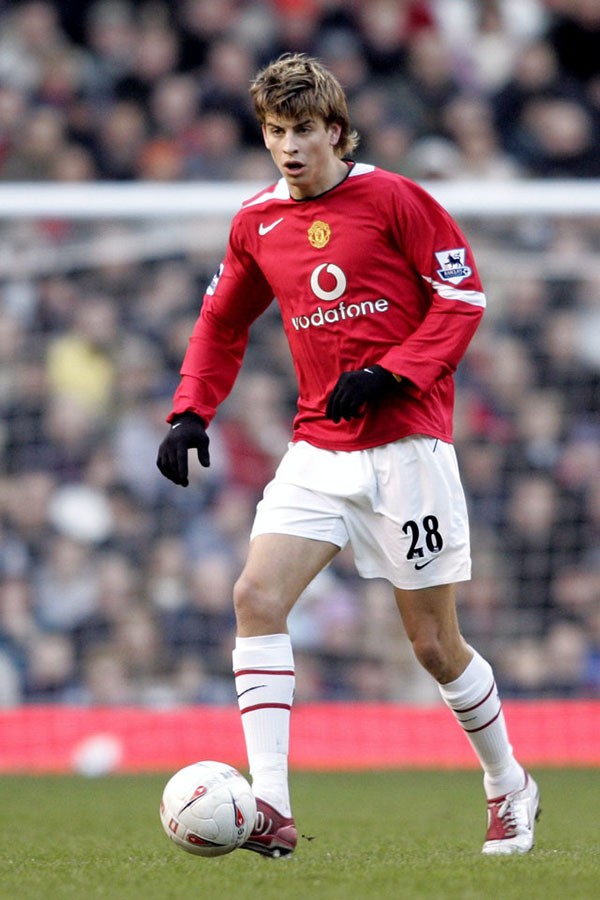 Tân binh tuổi teen kế thừa số áo của Pique, CĐV Man Utd thay nhau phát cuồng - Bóng Đá