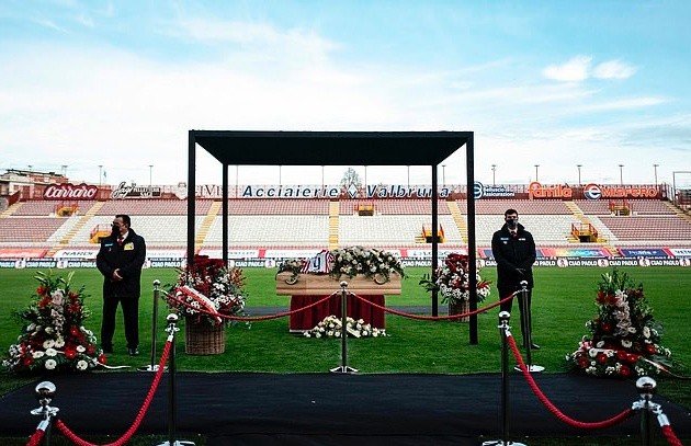 Hàng nghìn người bật khóc tham dự đám tang huyền thoại Paolo Rossi  - Bóng Đá