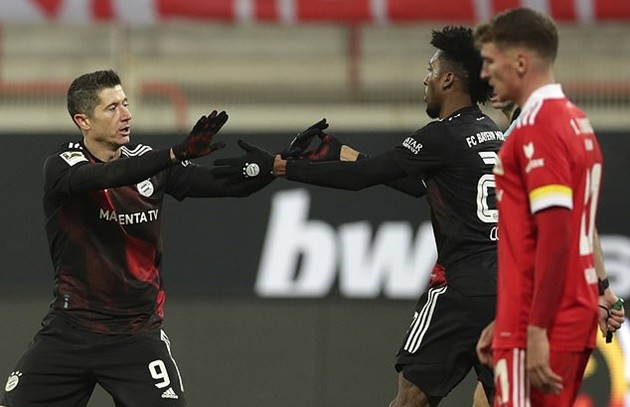 Lewandowski nổ súng, Bayern nhọc nhằn trở lại ngôi đầu - Bóng Đá