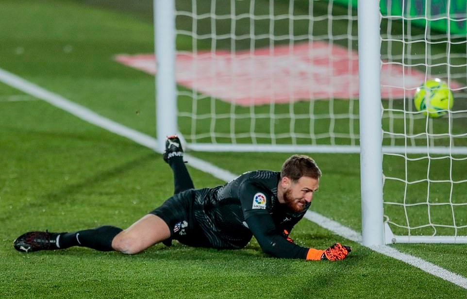 Oblak phản lưới nhà, Atletico ôm hận trước Real Madrid - Bóng Đá