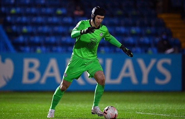 Cech có màn trở lại đáng quên, 