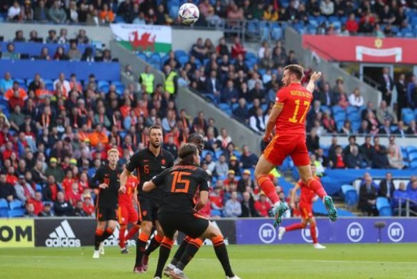 Kịch tính phút bù giờ, Hà Lan thắng nghẹt thở Xứ Wales tại Cardiff - Bóng Đá