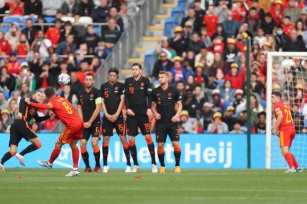 Kịch tính phút bù giờ, Hà Lan thắng nghẹt thở Xứ Wales tại Cardiff - Bóng Đá