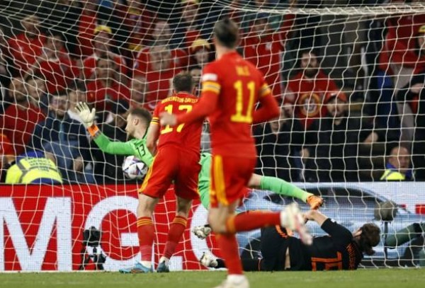 Kịch tính phút bù giờ, Hà Lan thắng nghẹt thở Xứ Wales tại Cardiff - Bóng Đá