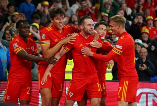 Kịch tính phút bù giờ, Hà Lan thắng nghẹt thở Xứ Wales tại Cardiff - Bóng Đá