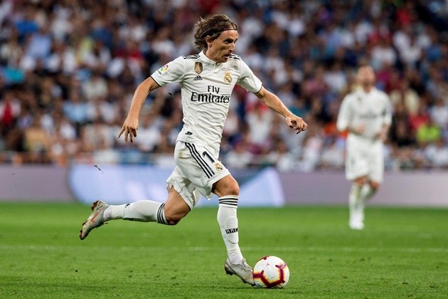 Modric willing to take salary cut to extend Real Madrid contract - Bóng Đá